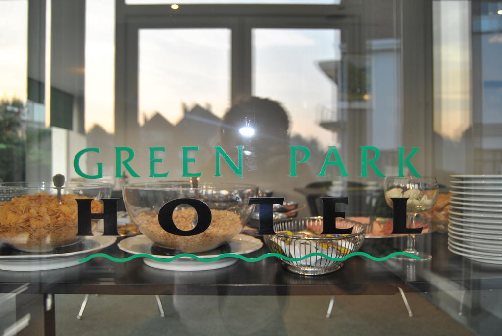 Greenpark Hotel Sint-Pieters-Leeuw Bagian luar foto