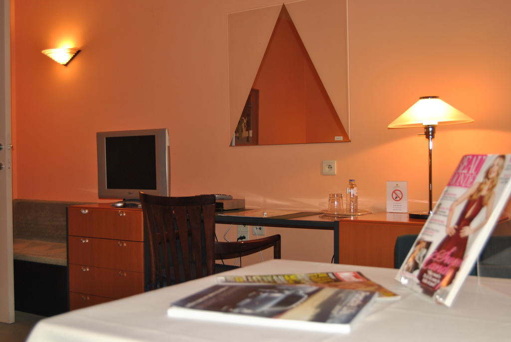 Greenpark Hotel Sint-Pieters-Leeuw Bagian luar foto