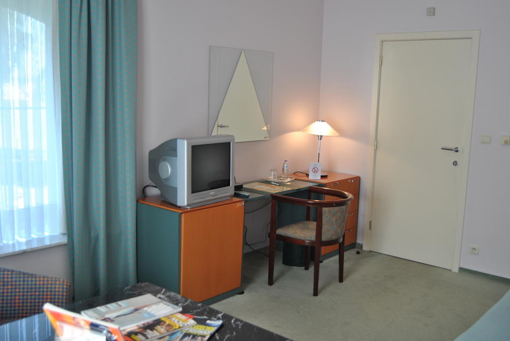 Greenpark Hotel Sint-Pieters-Leeuw Ruang foto