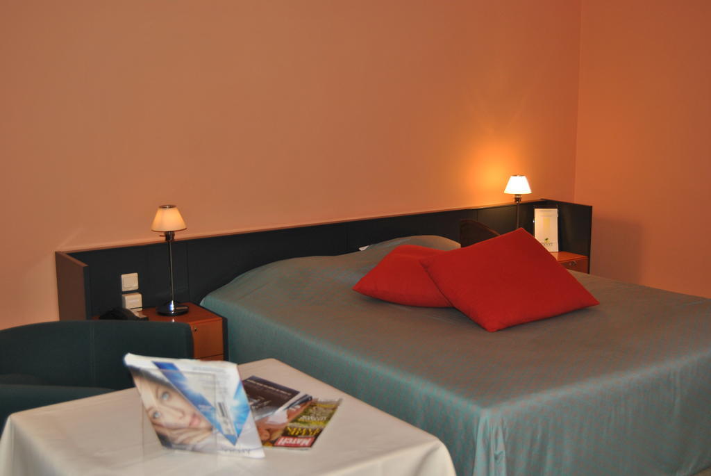 Greenpark Hotel Sint-Pieters-Leeuw Ruang foto