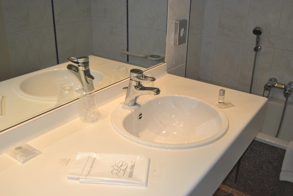 Greenpark Hotel Sint-Pieters-Leeuw Ruang foto